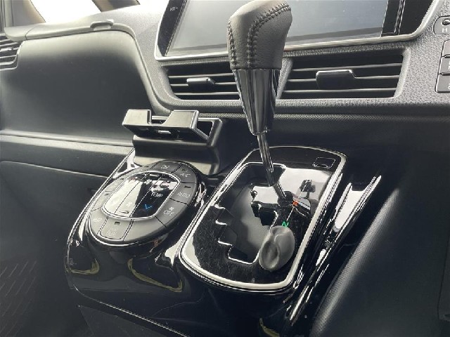 TOYOTA NOAH 2020 Image 21