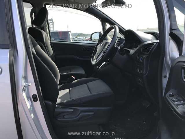 TOYOTA NOAH 2018 Image 19