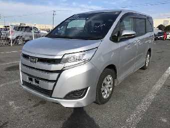 TOYOTA NOAH 2018 Image 17