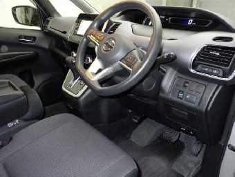 NISSAN SERENA 2018 Image 3