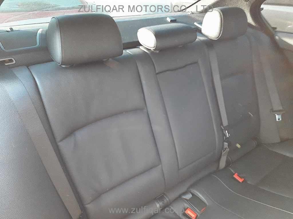 BMW 5 SERIES 2012 Image 9