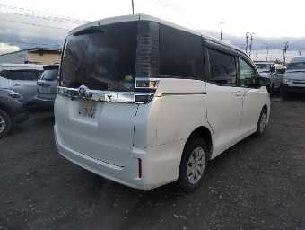 TOYOTA VOXY 2018 Image 2