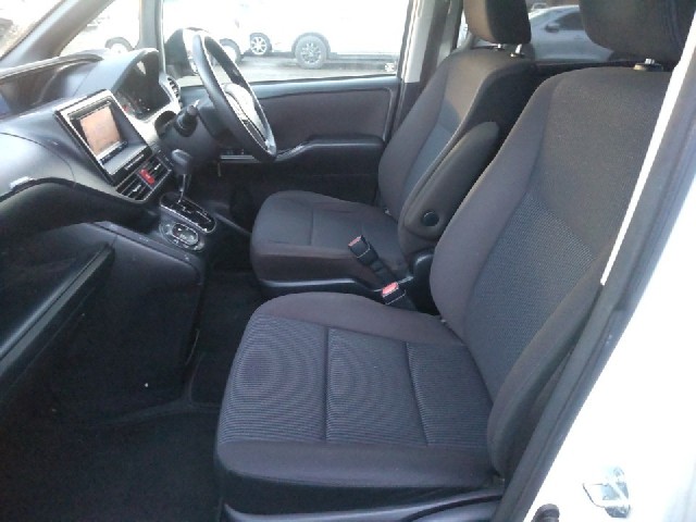 TOYOTA VOXY 2018 Image 21