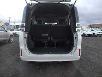 TOYOTA VOXY 2018 Image 7