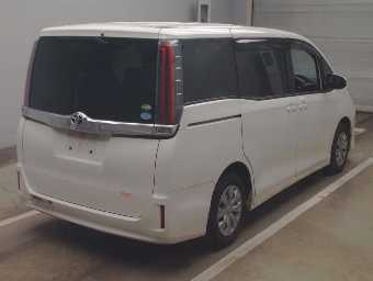 TOYOTA NOAH 2018 Image 2