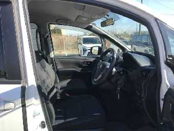 TOYOTA NOAH 2018 Image 10