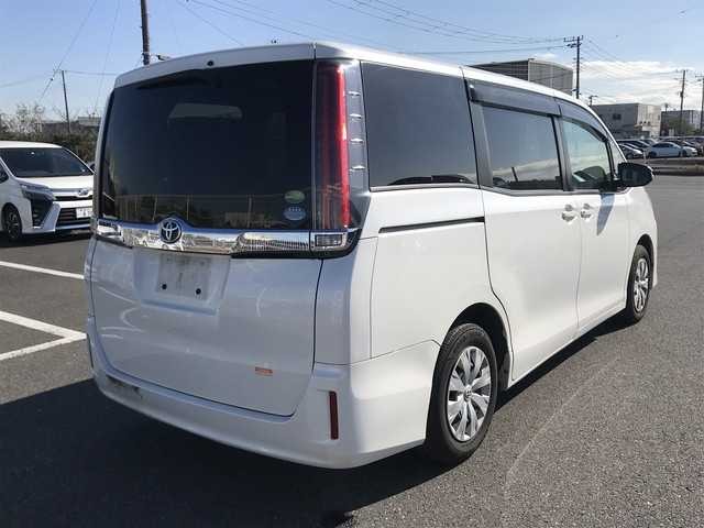 TOYOTA NOAH 2018 Image 23