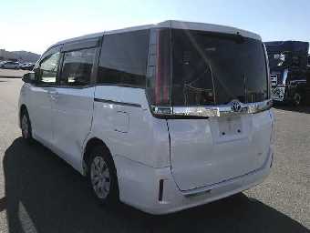 TOYOTA NOAH 2018 Image 17