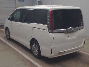TOYOTA NOAH 2018 Image 4