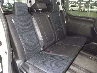 TOYOTA NOAH 2018 Image 7