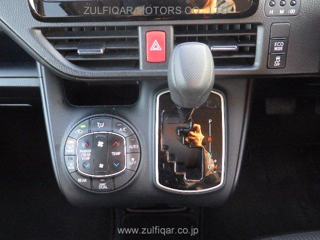 TOYOTA NOAH 2019 Image 19