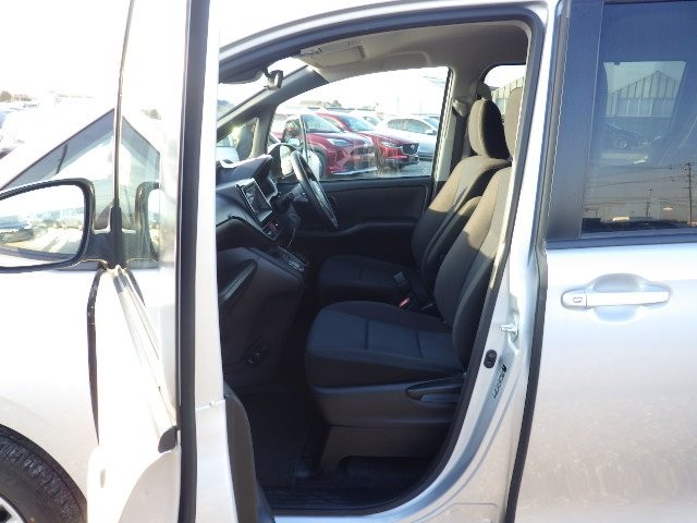 TOYOTA NOAH 2019 Image 24