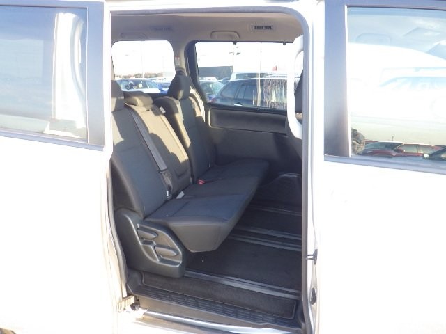 TOYOTA NOAH 2019 Image 25