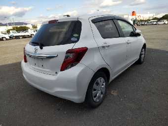 TOYOTA VITZ 2016 Image 2