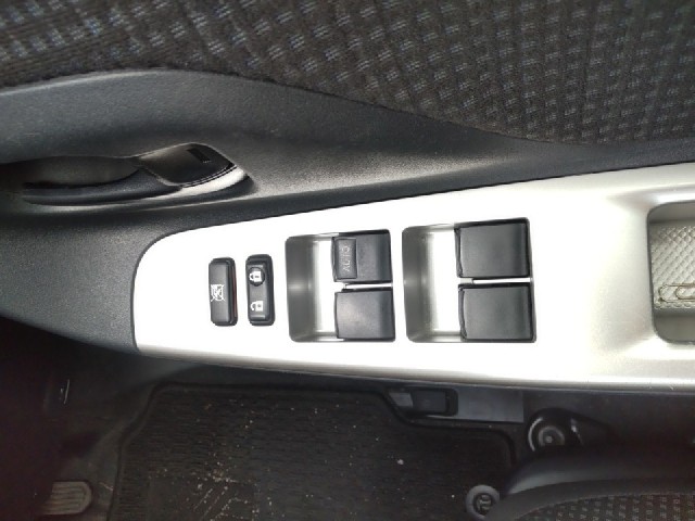 TOYOTA VITZ 2016 Image 19