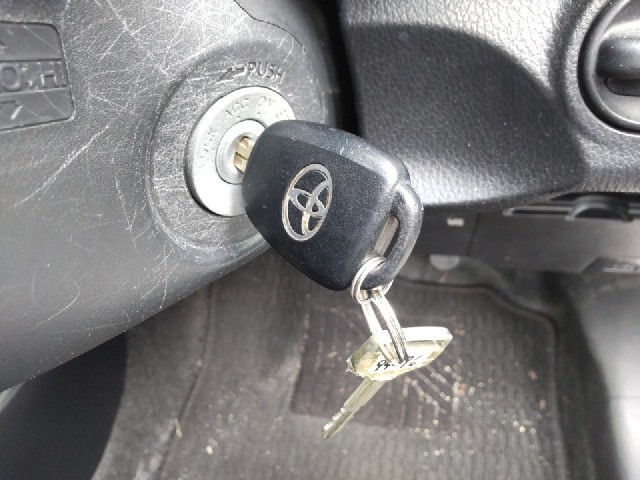 TOYOTA VITZ 2016 Image 20