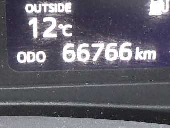 TOYOTA VITZ 2016 Image 8