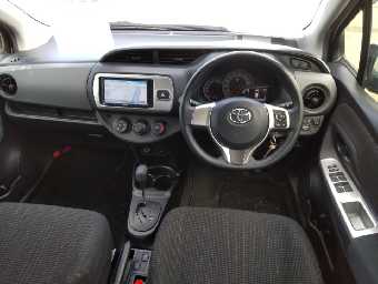 TOYOTA VITZ 2016 Image 9