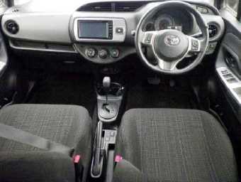 TOYOTA VITZ 2016 Image 3