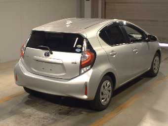 TOYOTA AQUA 2018 Image 2