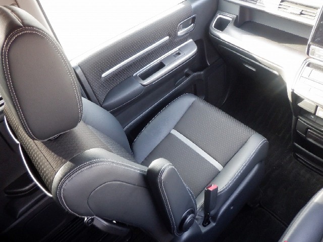 HONDA STEPWGN SPADA 2019 Image 24