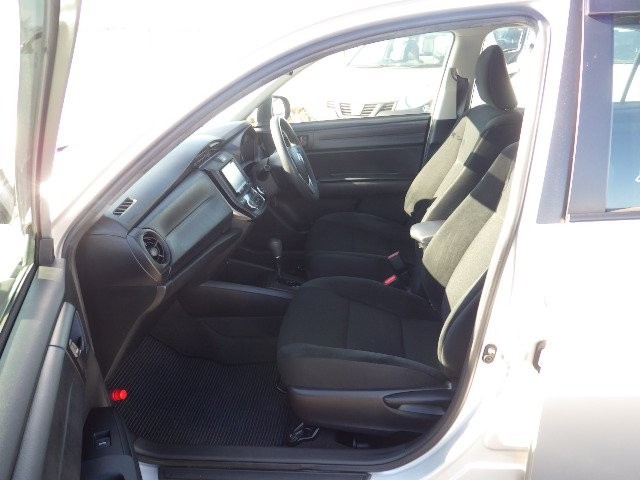 TOYOTA COROLLA AXIO 2018 Image 24