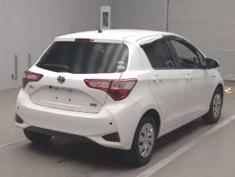 TOYOTA VITZ 2018 Image 2