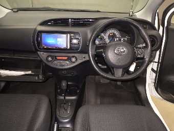 TOYOTA VITZ 2018 Image 6