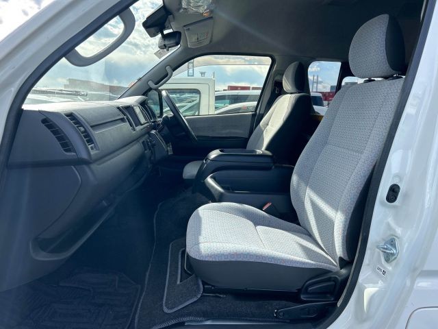 TOYOTA HIACE BUS 2020 Image 25