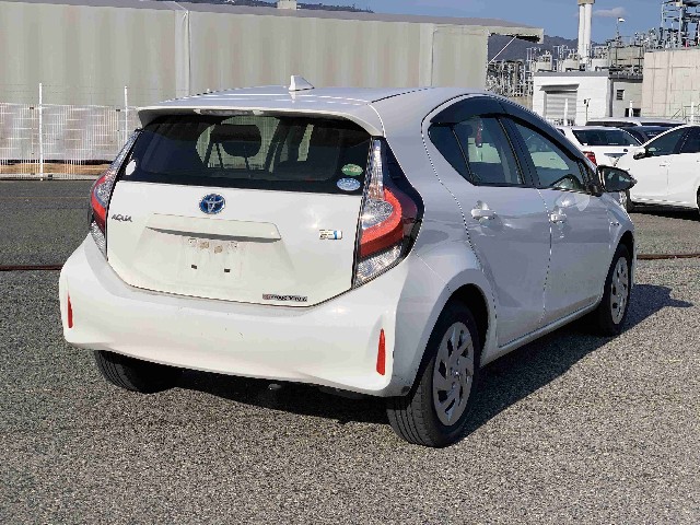 TOYOTA AQUA 2018 Image 30