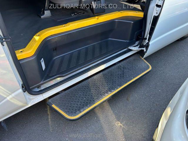 TOYOTA HIACE BUS 2017 Image 20