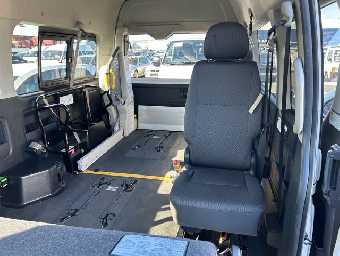 TOYOTA HIACE BUS 2017 Image 16