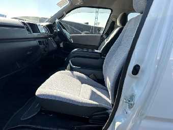TOYOTA HIACE BUS 2017 Image 18