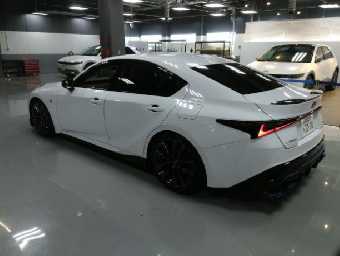 LEXUS IS 2022 Image 2