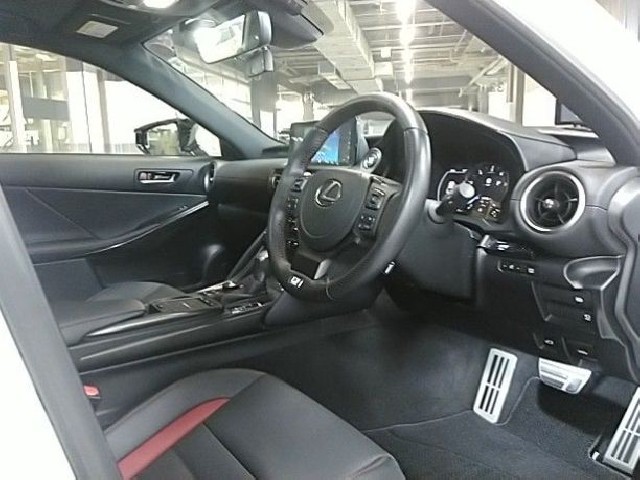 LEXUS IS 2022 Image 23