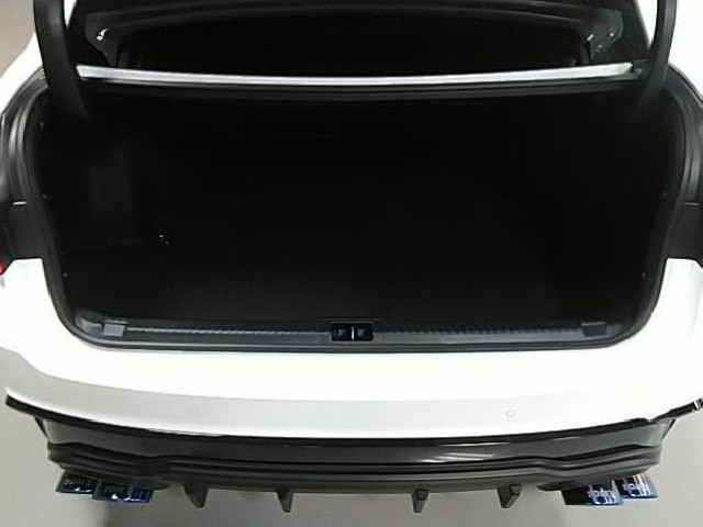 LEXUS IS 2022 Image 28