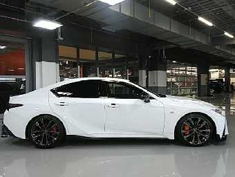 LEXUS IS 2022 Image 16