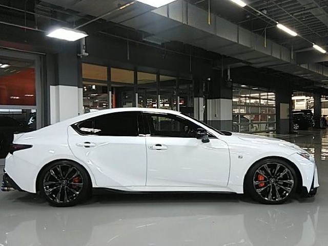 LEXUS IS 2022 Image 30