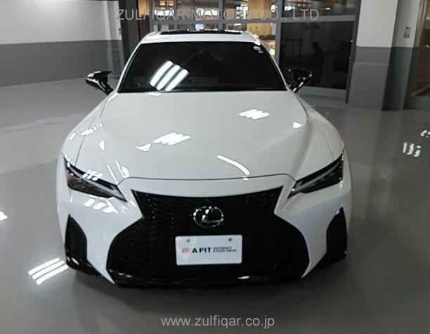 LEXUS IS 2022 Image 4