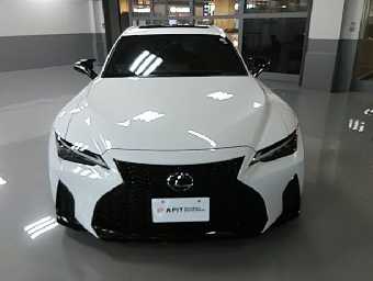 LEXUS IS 2022 Image 4