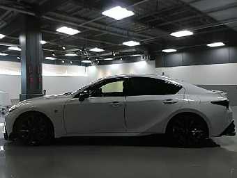 LEXUS IS 2022 Image 17