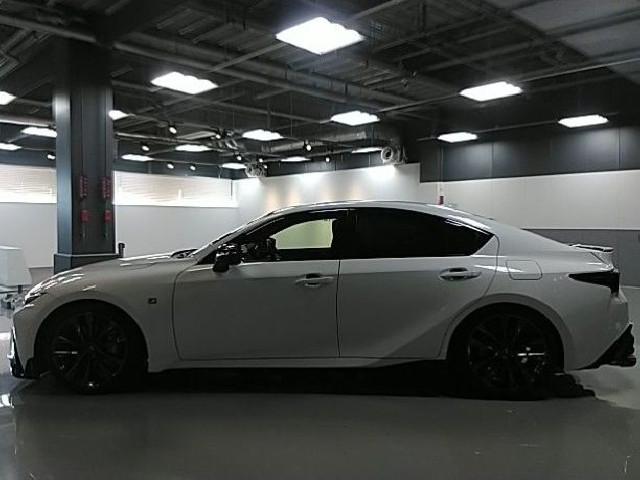 LEXUS IS 2022 Image 31
