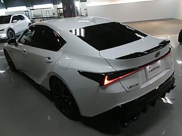 LEXUS IS 2022 Image 32