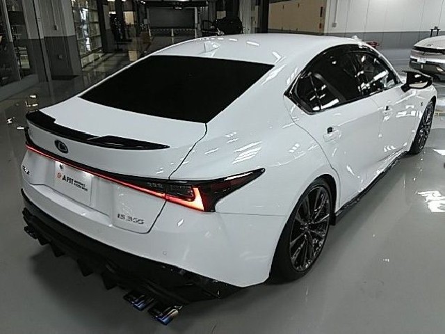 LEXUS IS 2022 Image 33