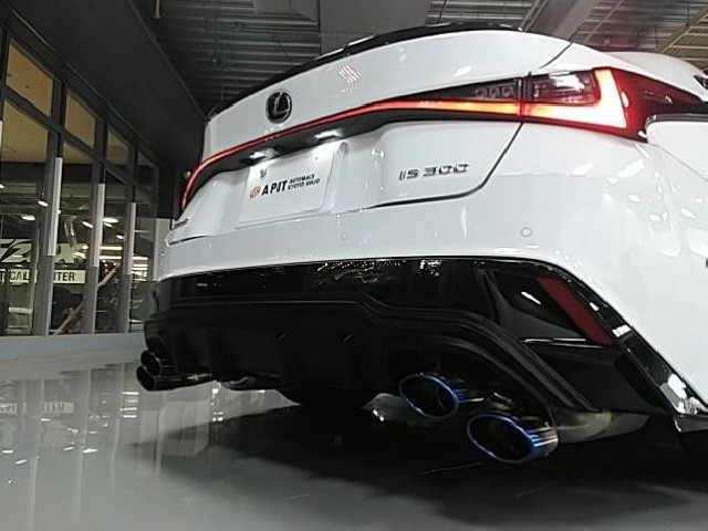 LEXUS IS 2022 Image 36