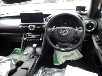 LEXUS IS 2022 Image 25