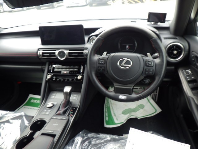LEXUS IS 2022 Image 39