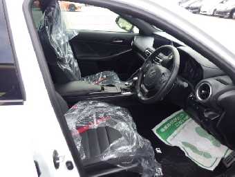 LEXUS IS 2022 Image 27