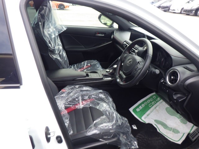 LEXUS IS 2022 Image 41