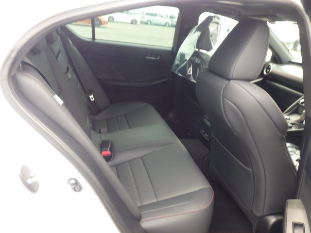 LEXUS IS 2022 Image 42